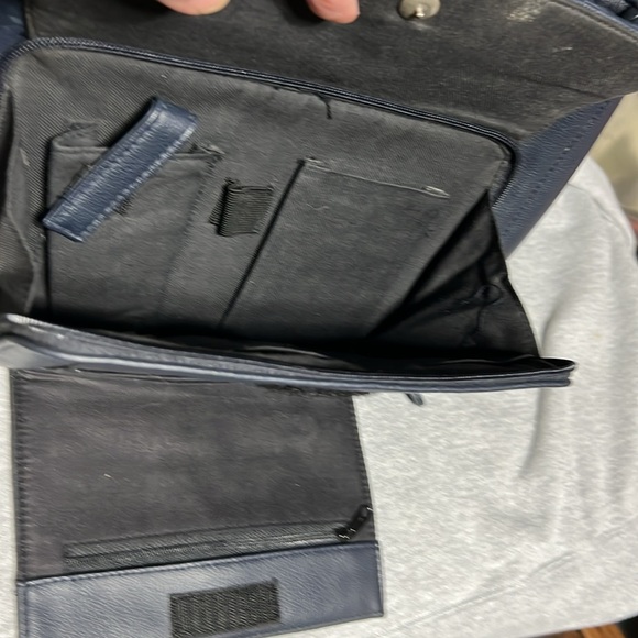 Ladies navy blue Liz Claiborne bag - Picture 2 of 5